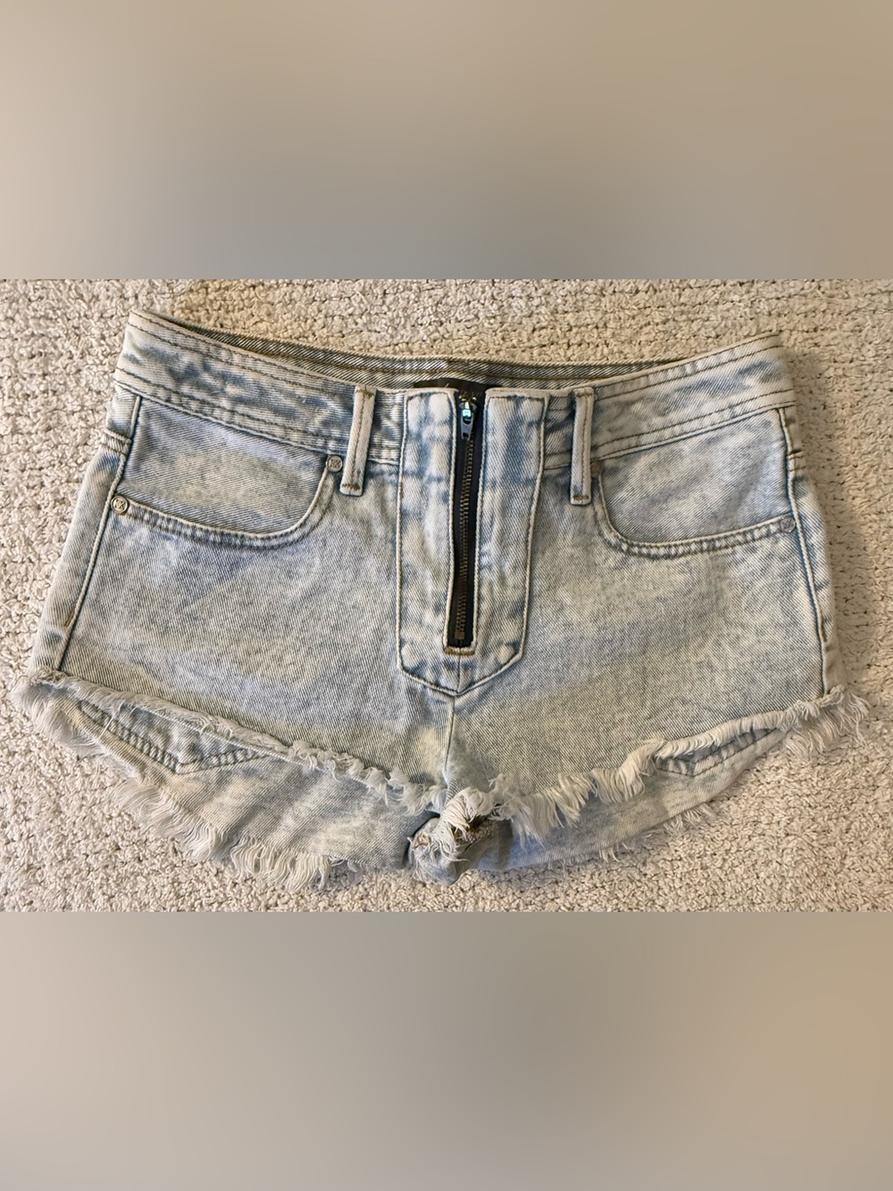 Kendall & Kylie Light Wash Denim Frayed Hem Shorts 5